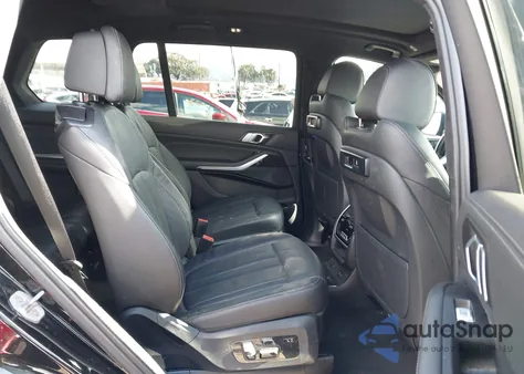 2021 BMW X7 xDrive40I z USA, uszkodzony, nr VIN 5UXCW2C01M9E52853